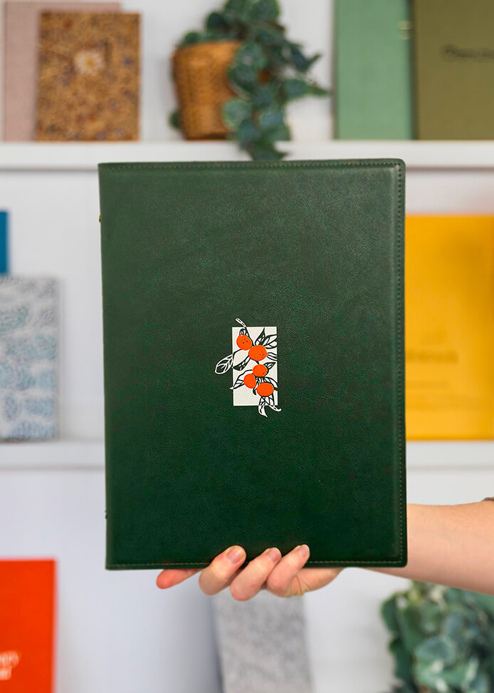 Protège-menu rigide 
en cuir synthétique