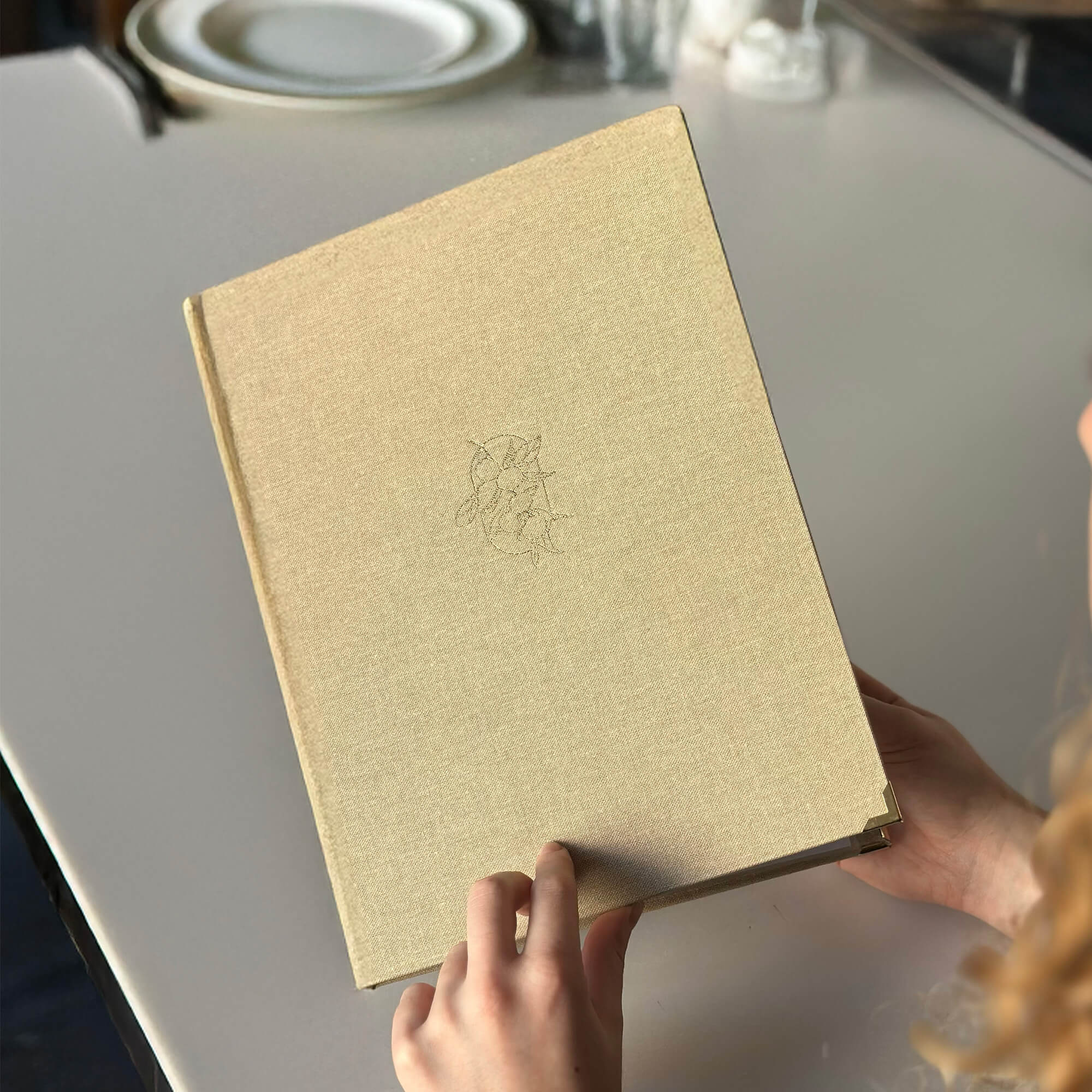 Protège-menu rigide en toile façon lin