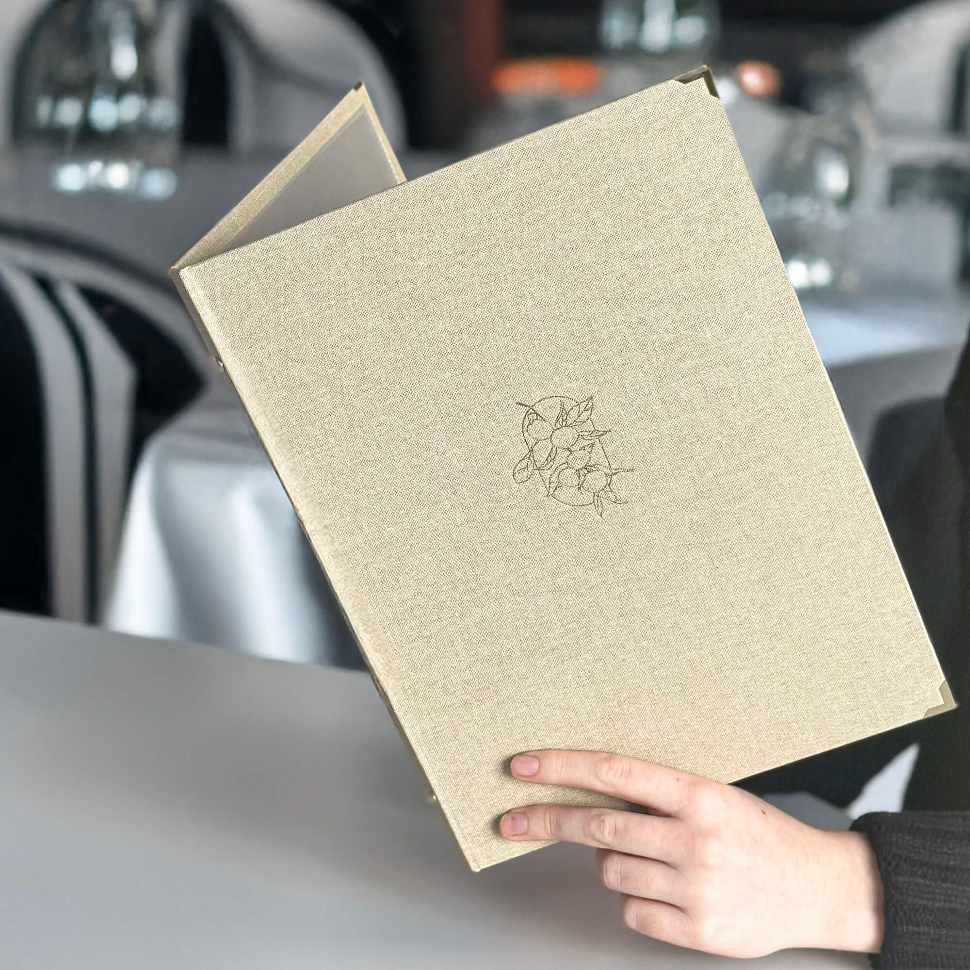 Protège-menu rigide en toile façon lin