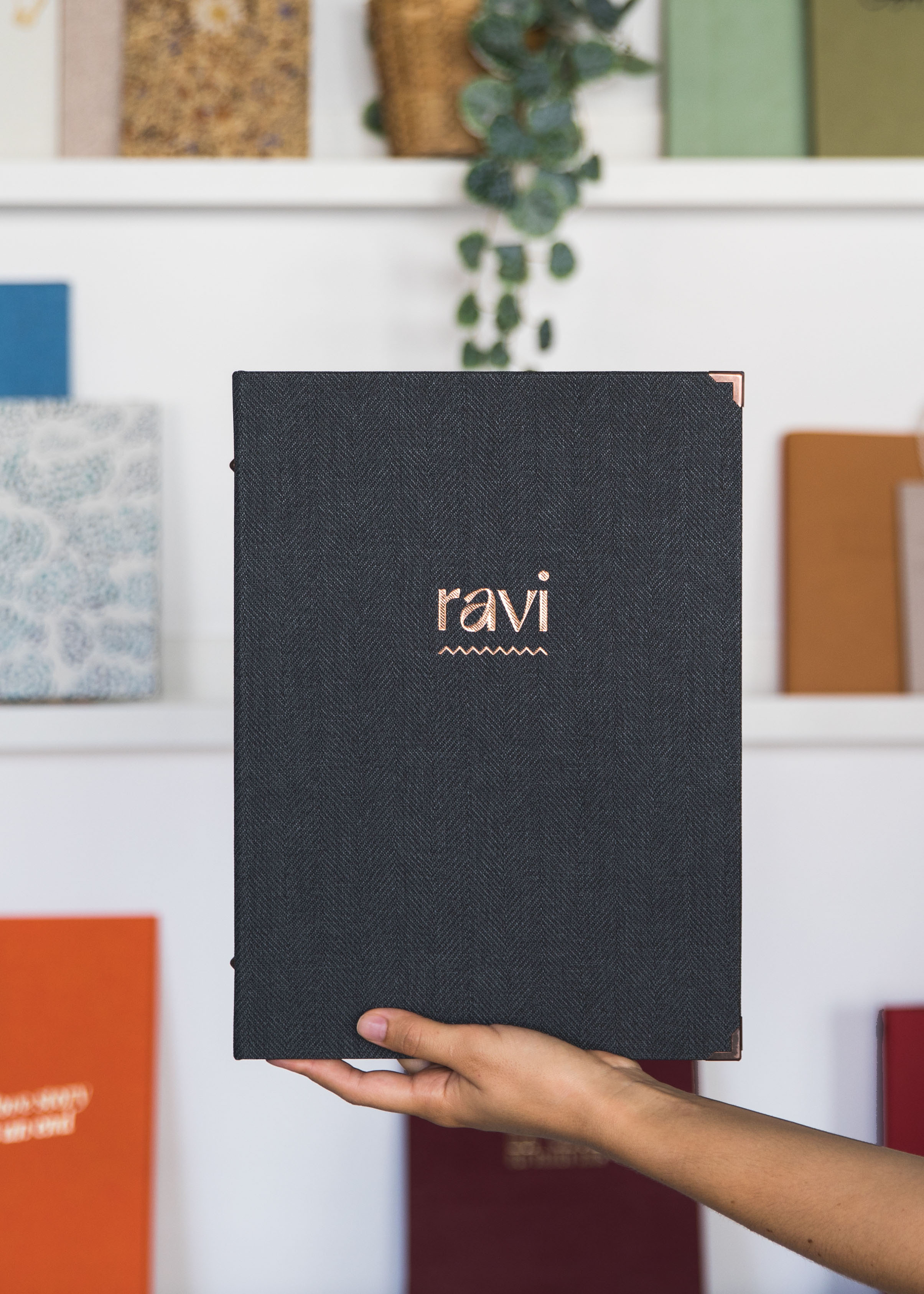 Protège-menu rigide façon toile chevron