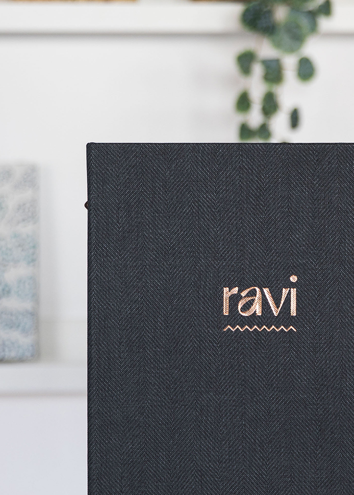 Protège-menu rigide façon toile chevron