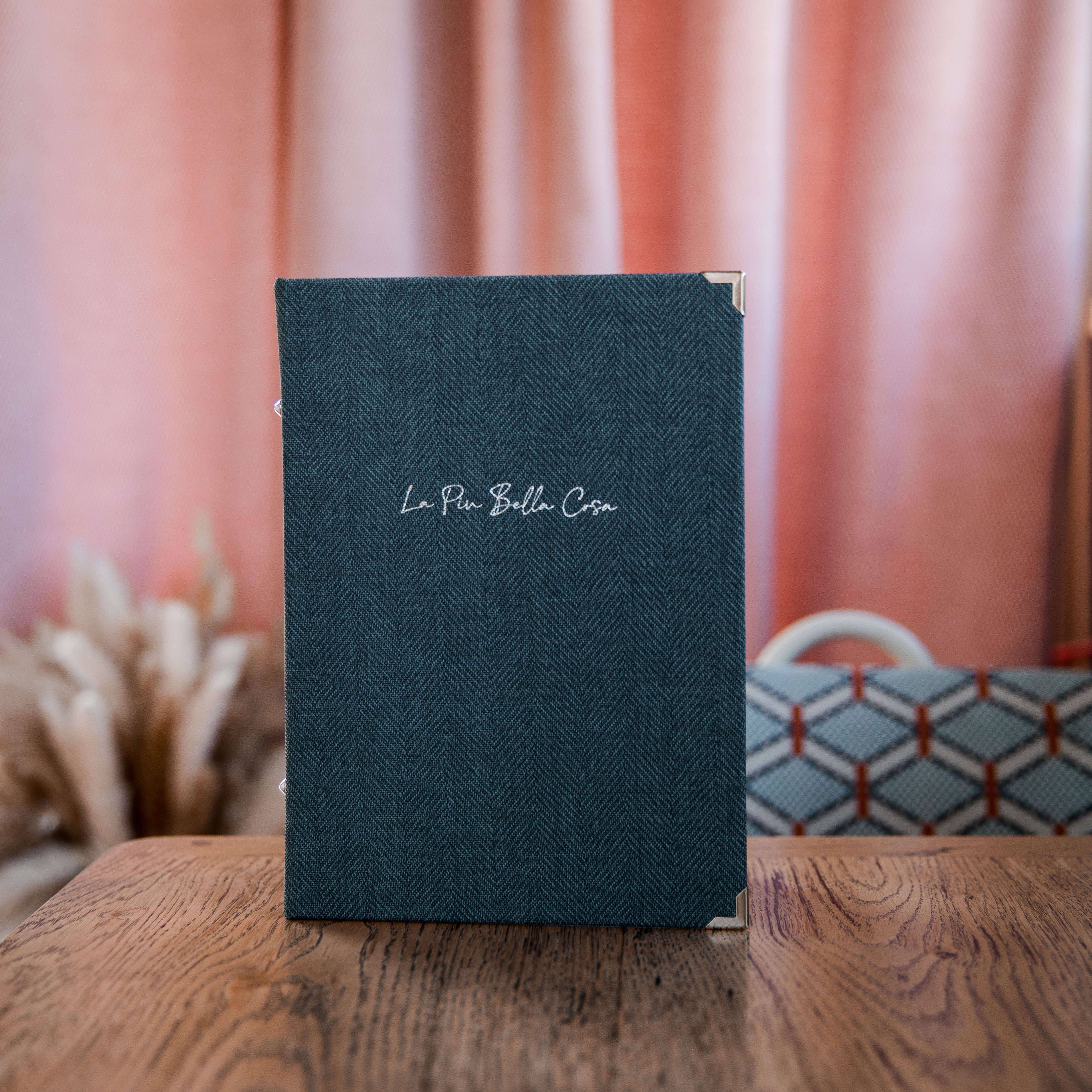 Protège-menu rigide façon toile chevron