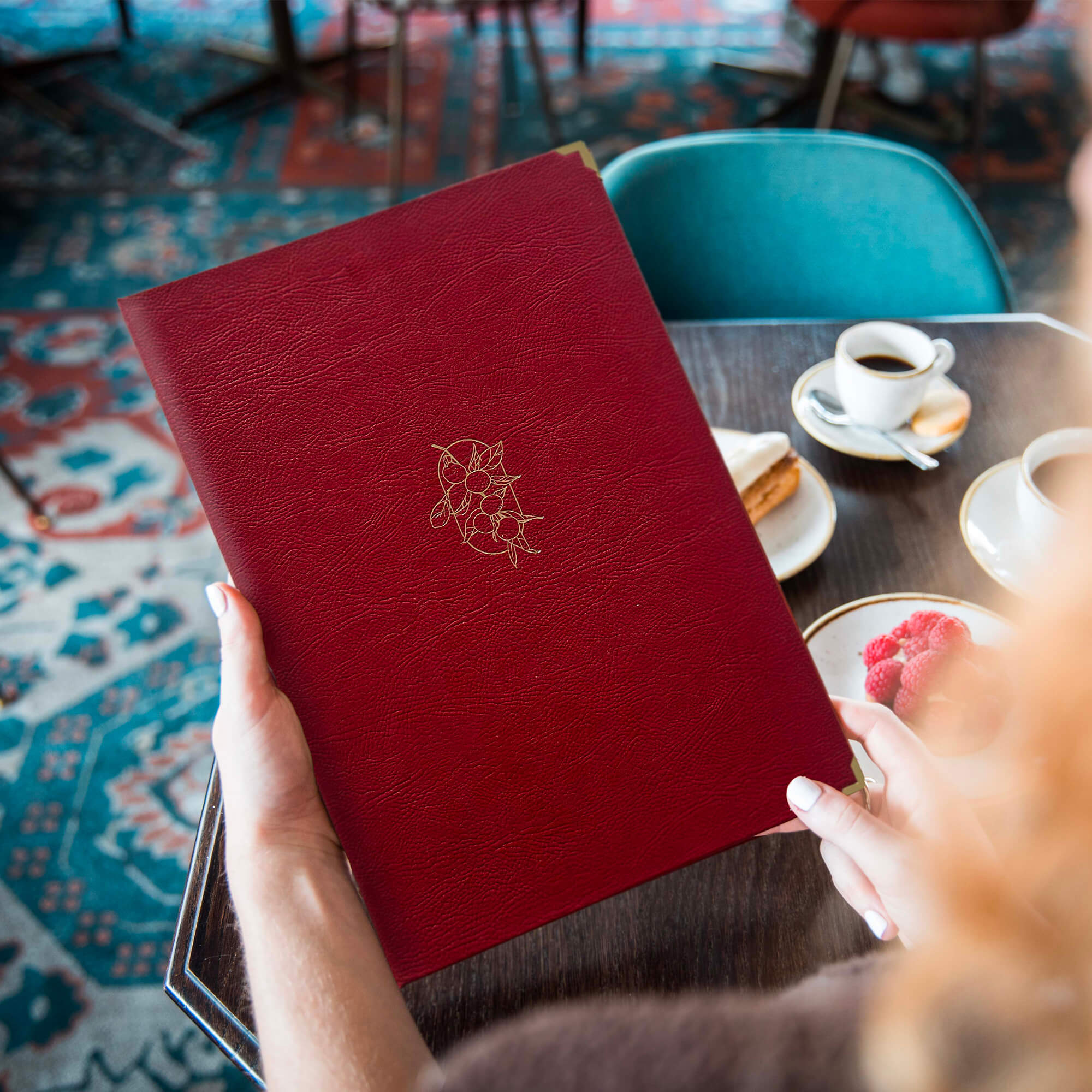 Protège-menu rigide en simili-cuir grainé