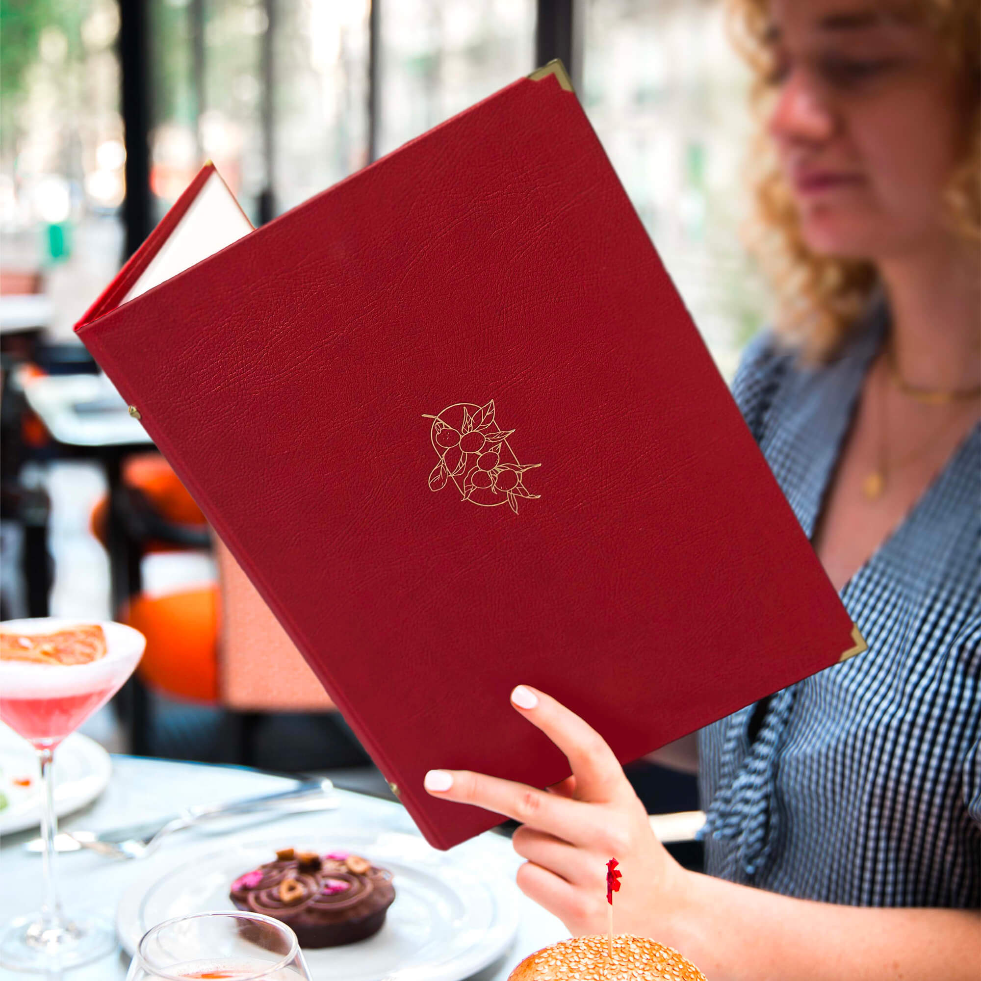 Protège-menu rigide en simili-cuir grainé