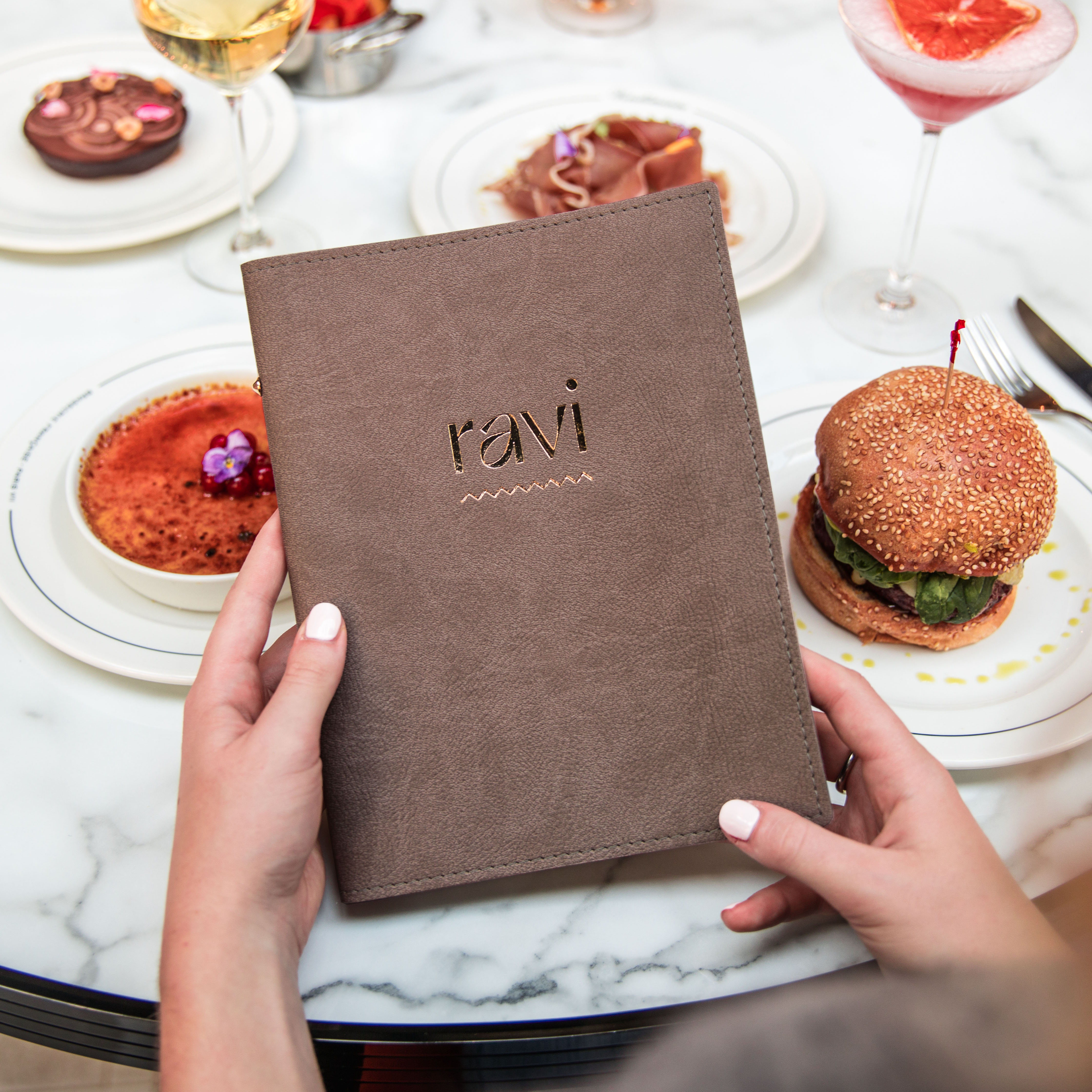 Protège-menu souple en simili-cuir grainé