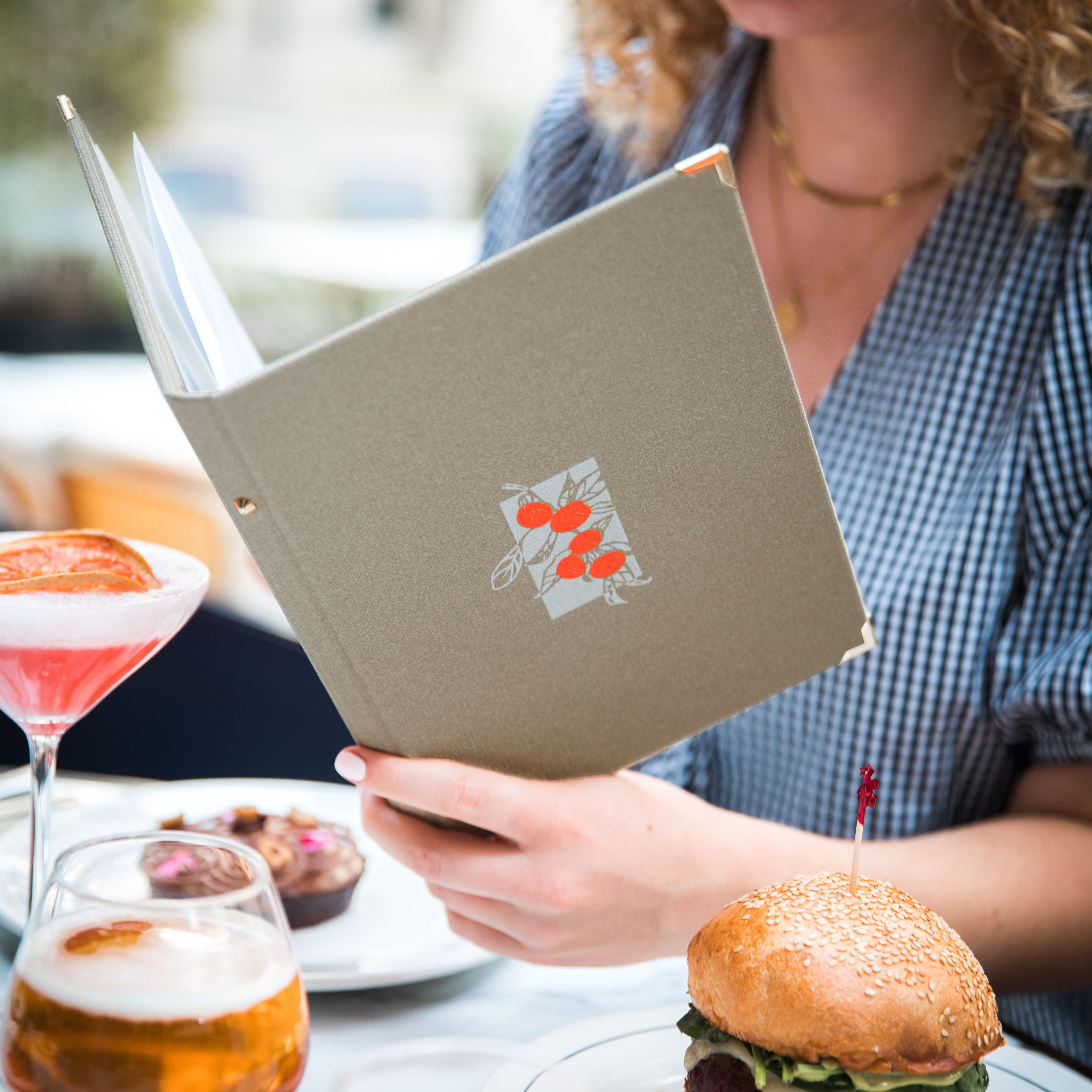 Protège-menu rigide façon toile de jute