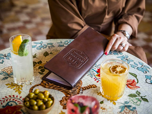 Un porte-menu élégant pour le bar